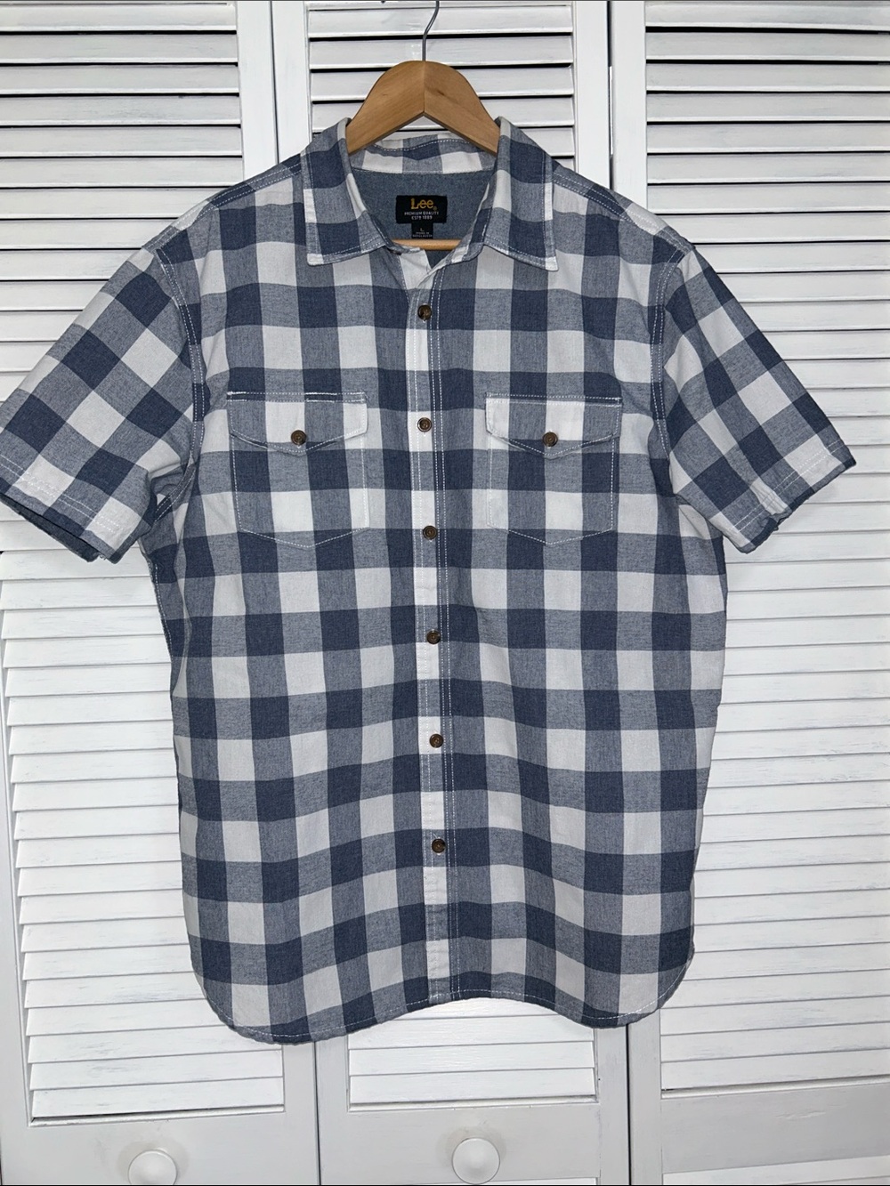 LEE MEN’s Short-Sleeve Blue and White Check Shirt  Size Large